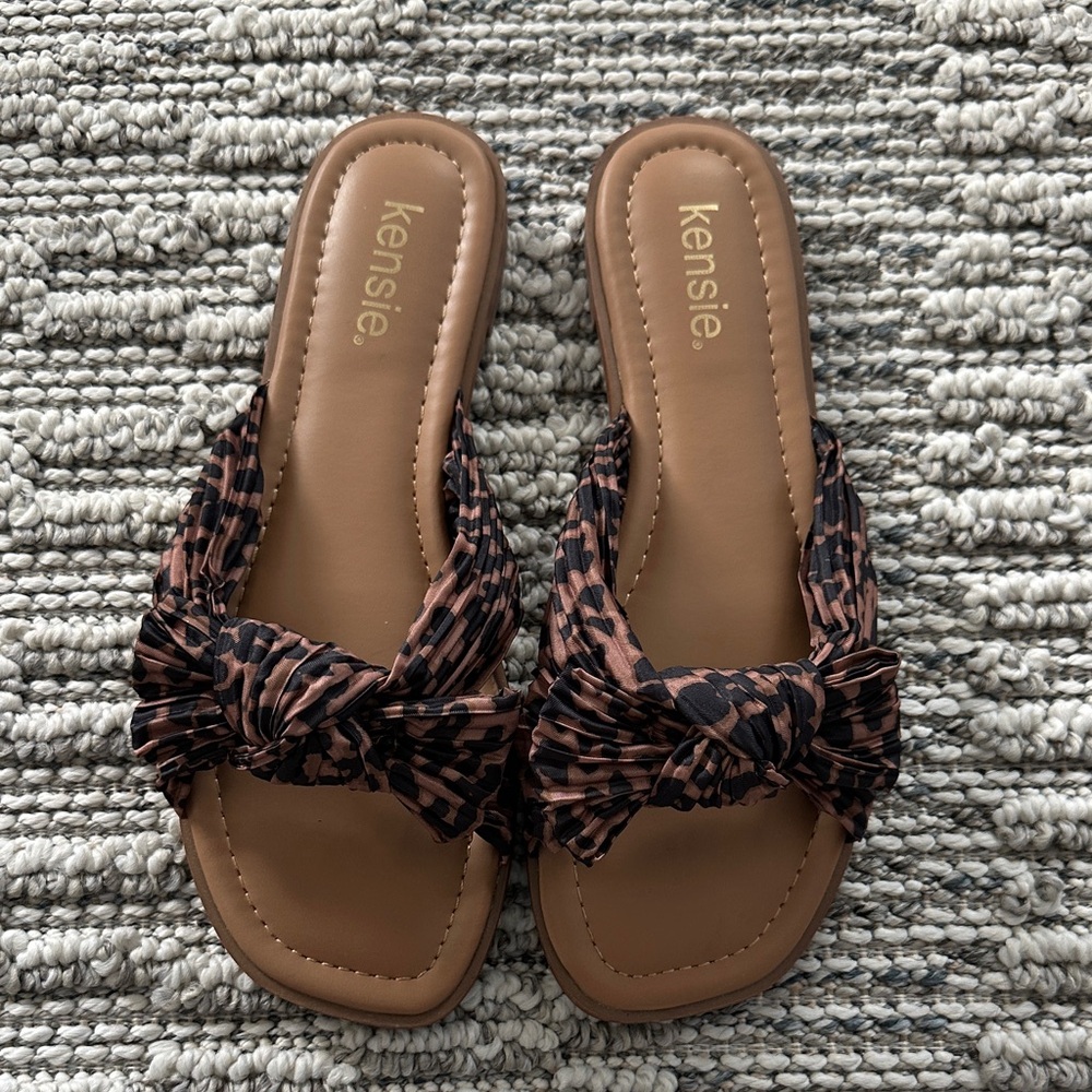 Kensie Tan Footbed Black & Brown Patterned Knot Slide Mules